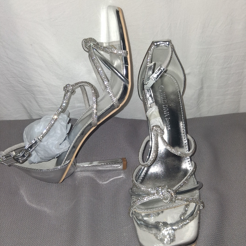 Wild Diva Louges Shiny Silver Strappy Heels Size 10 - Picture 15 of 15